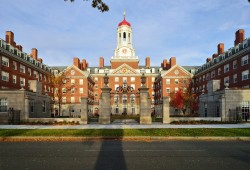 哈佛大学寻求解冻美政府冻结的25亿美元资金